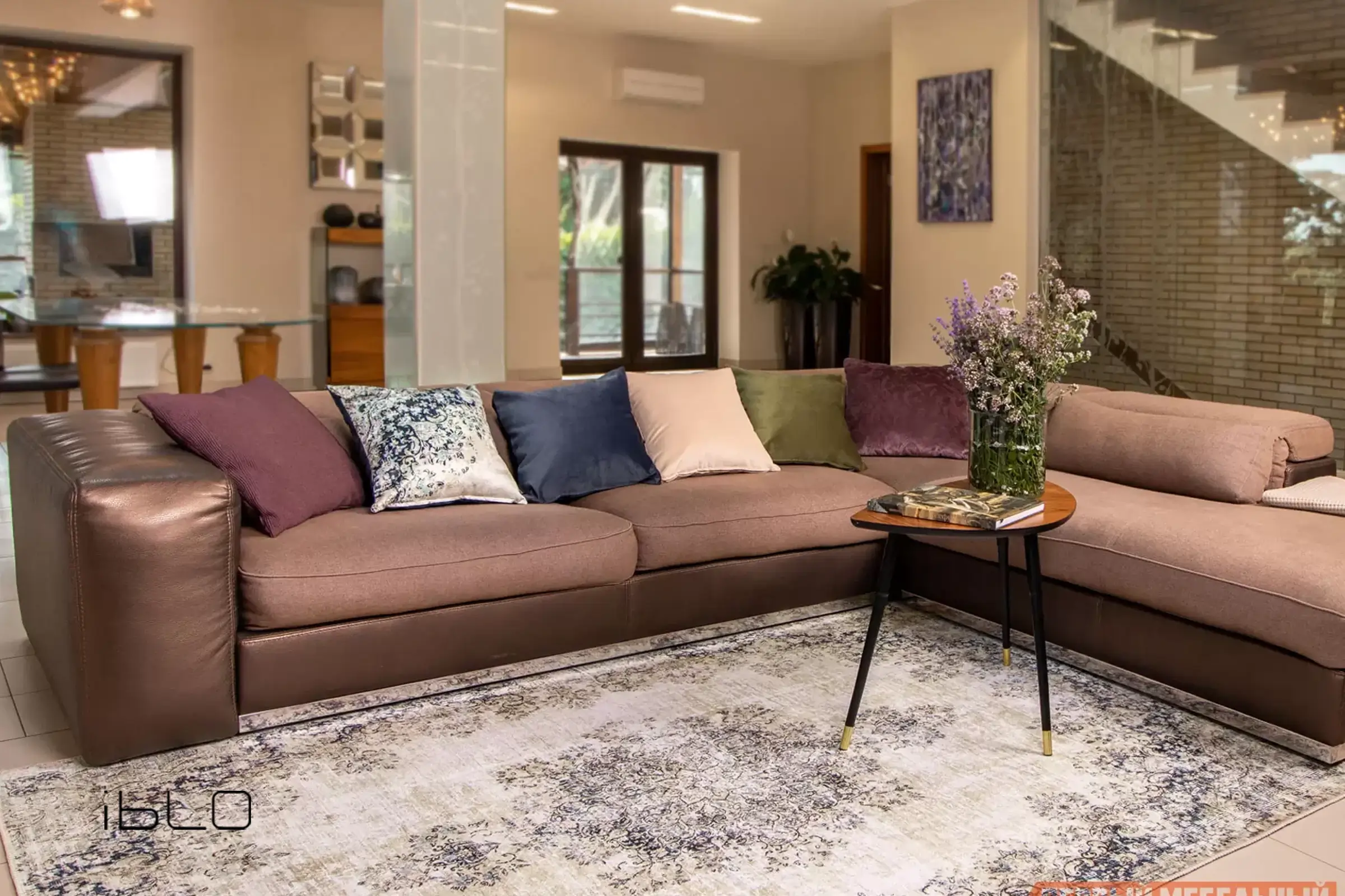 young-couples-comfy-sofa-buying-guide
